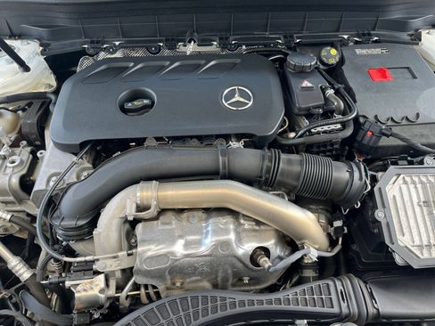 Used 2025 Mercedes-Benz GLB 250 4MATIC image 28