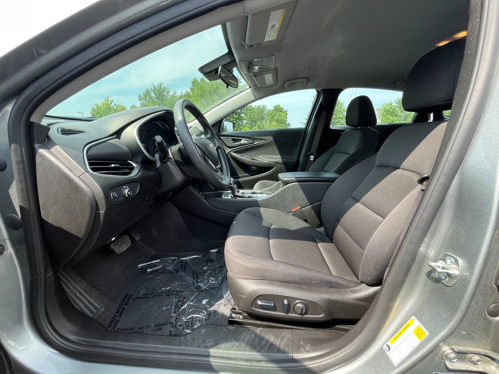 Certified 2025 Chevrolet Malibu LT FWD image 9