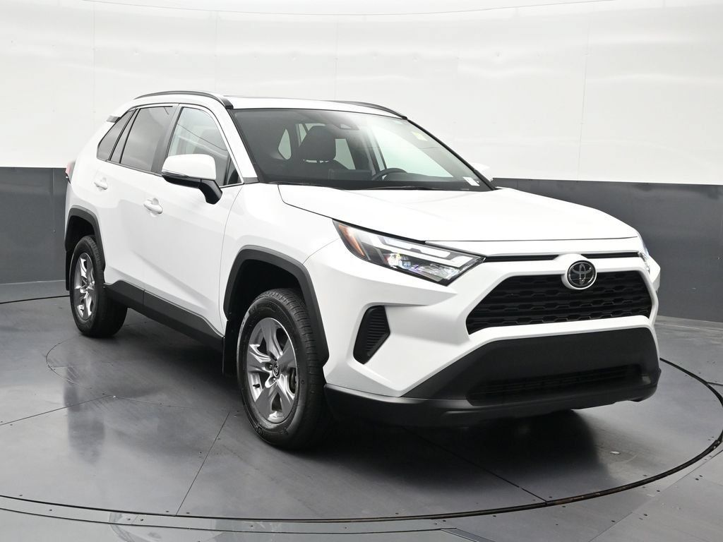 Used 2025 Toyota RAV4 XLE w/ Convenience Package FWD image 8