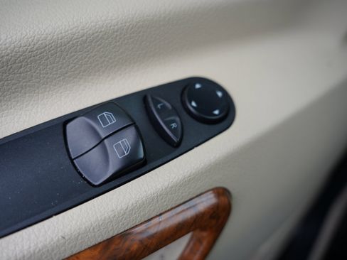 Used 2013 Mercedes-Benz Sprinter 2500 image 23