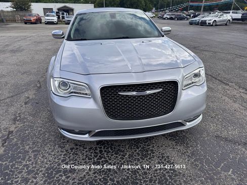 Used 2020 Chrysler 300 Limited RWD image 3