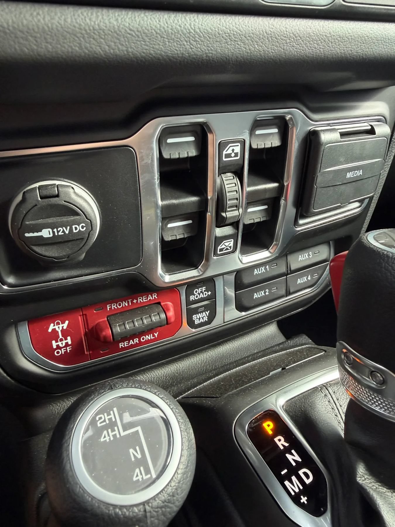 Used 2025 Jeep Gladiator Rubicon AWD/4WD image 26