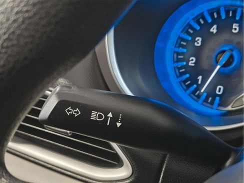 Used 2019 Chrysler Pacifica L FWD image 18