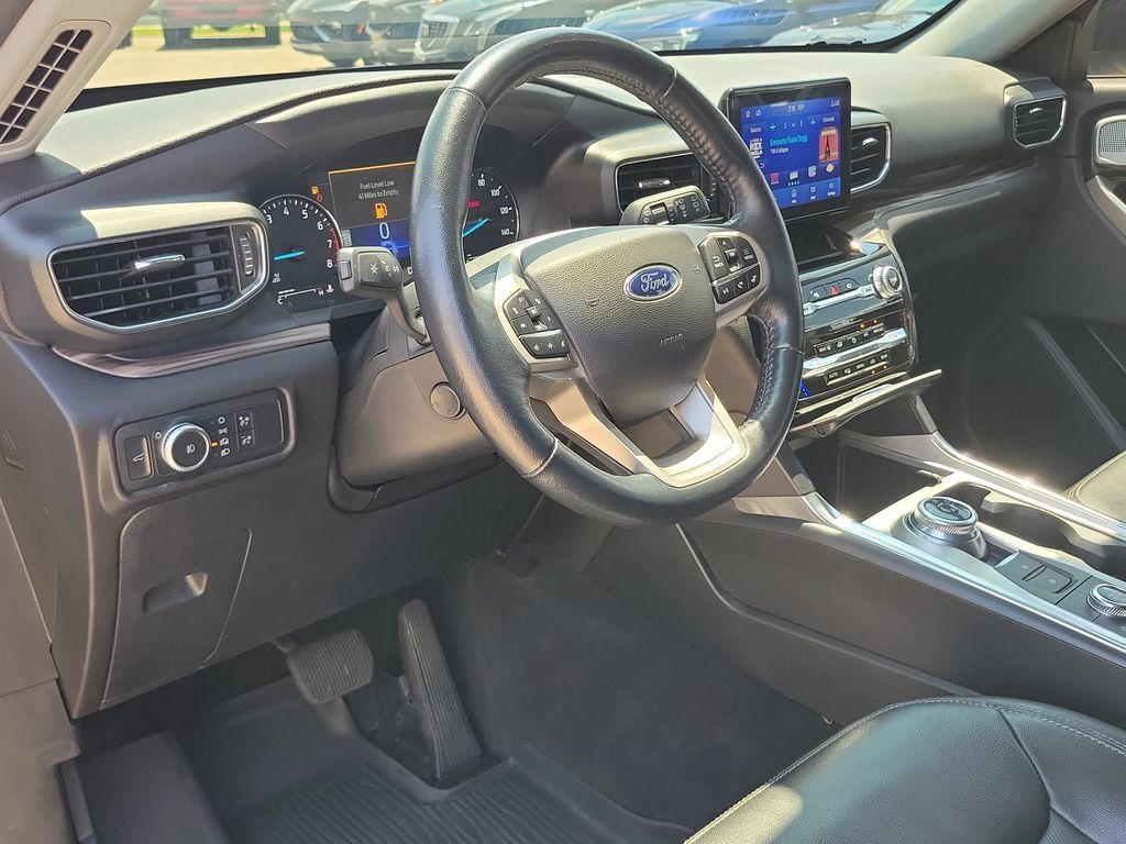 Used 2022 Ford Explorer Limited w/ Equipment Group 301A AWD/4WD image 20