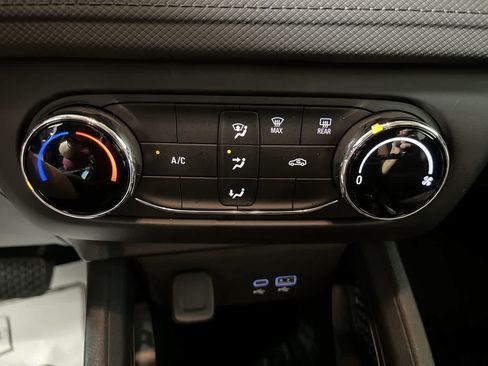 Used 2025 Chevrolet TrailBlazer LS w/ LS Convenience Package FWD image 21
