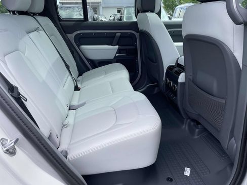 New 2026 Land Rover Defender 110 X-Dynamic SE AWD/4WD image 19