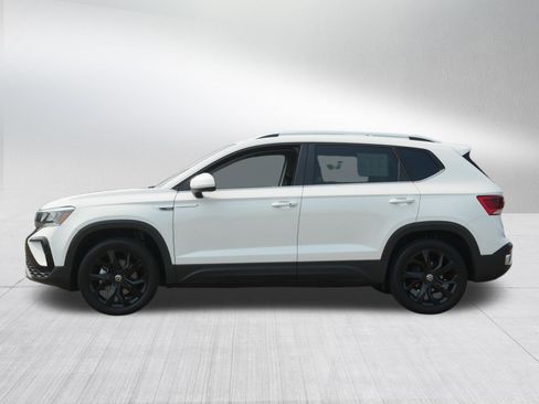 Used 2023 Volkswagen Taos SE w/ Panoramic Sunroof Package AWD/4WD image 4