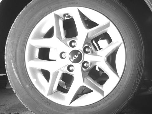 Used 2025 Kia Soul LX w/ LX Technology Package image 13