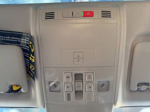 New 2025 Volkswagen Taos SEL image 29