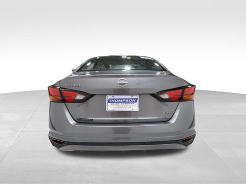 Used 2025 Nissan Altima 2.5 SV AWD/4WD image 3
