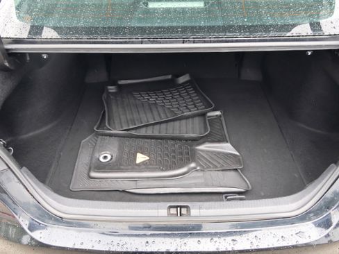 Used 2019 Toyota Camry LE FWD image 32