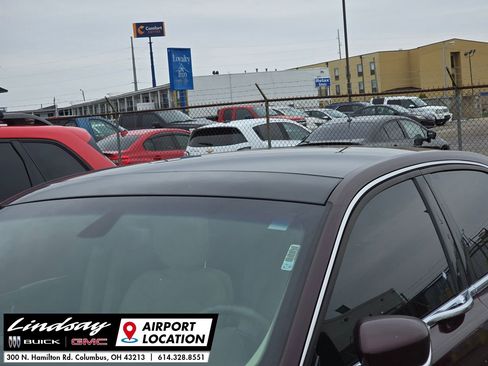 Used 2017 Lincoln Continental Select image 8