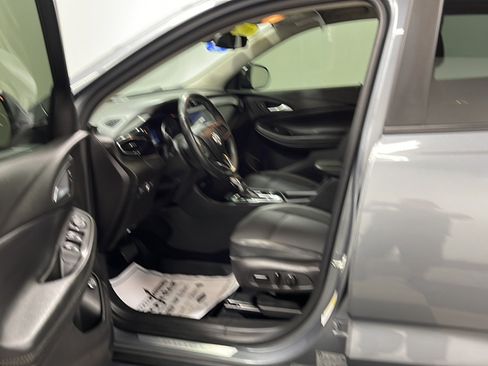 Used 2021 Buick Encore GX Select w/ Sport Touring Package AWD/4WD image 2