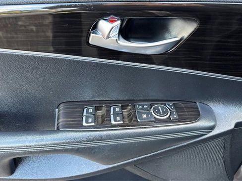 Used 2019 Kia Sorento LX image 11