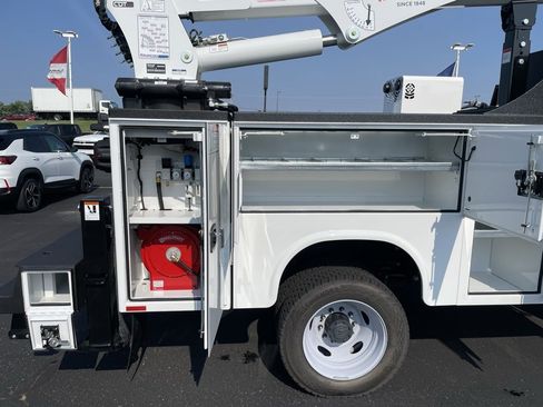 New 2025 Ford F550 4x4 Regular Cab Super Duty image 33