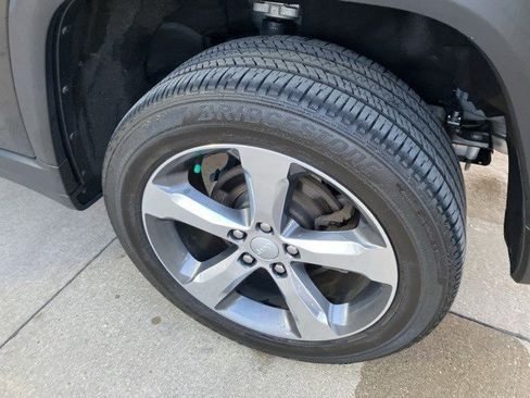 Certified 2022 Jeep Grand Cherokee Limited w/ Luxury Tech Group II image 26