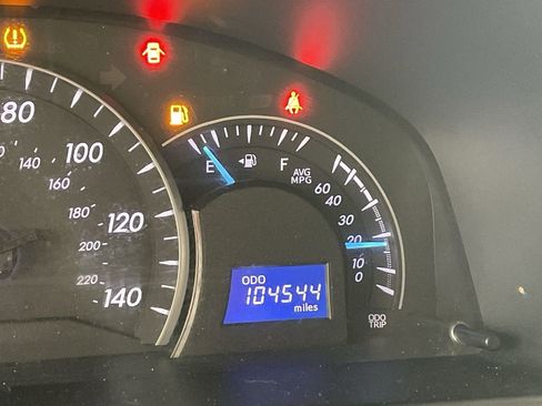 Used 2014 Toyota Camry LE image 15