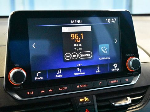 Used 2024 Nissan Altima 2.5 SV image 11