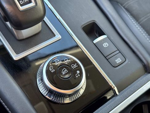 Used 2024 Mitsubishi Outlander FWD image 19
