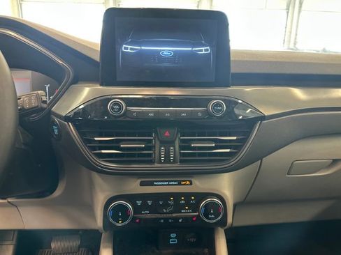 Used 2023 Ford Escape Active AWD/4WD image 3