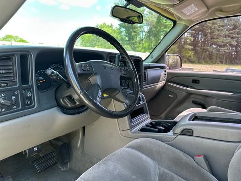 Used 2005 GMC Yukon SLE w/ Cargo Package RWD image 16