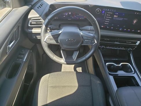Used 2024 Chevrolet Traverse LT w/ Midnight/Sport Edition FWD image 17
