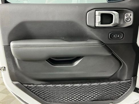 Used 2023 Jeep Wrangler Unlimited Sahara AWD/4WD image 19