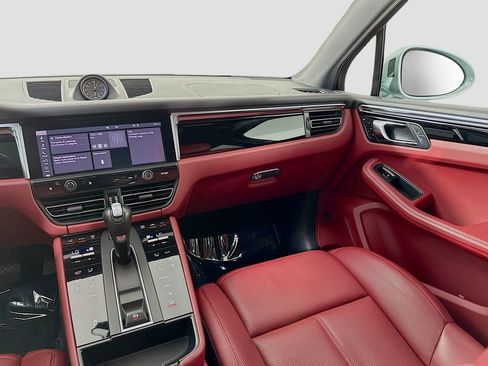 Certified 2023 Porsche Macan AWD/4WD image 25