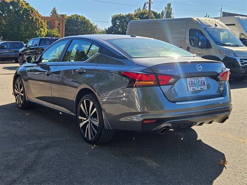 Used 2021 Nissan Altima 2.5 SR w/ SR Premium Package image 5