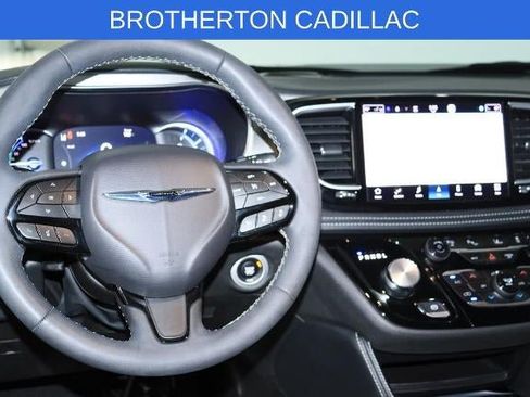 Used 2023 Chrysler Pacifica Limited w/ S Appearance Package FWD image 20