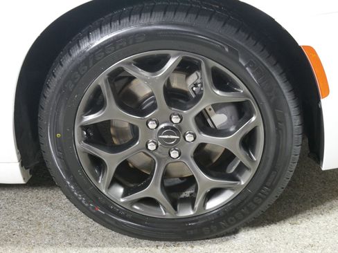 Used 2018 Chrysler 300 S AWD/4WD image 15
