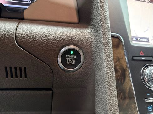 Used 2016 Lincoln Navigator L Select RWD image 25