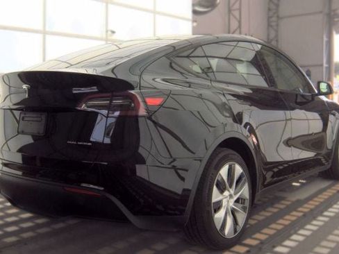 Used 2023 Tesla Model Y Long Range AWD/4WD image 2