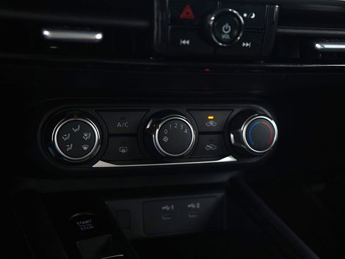 Used 2025 Nissan Kicks SV image 21