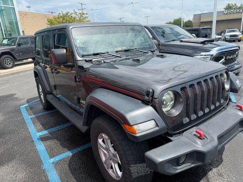 Used 2018 Jeep Wrangler Unlimited Sport S AWD/4WD image 2