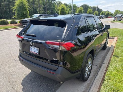Used 2022 Toyota RAV4 XLE Premium FWD image 7