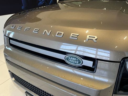 Used 2024 Land Rover Defender 110 X-Dynamic SE image 10