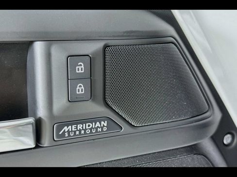 Used 2026 Land Rover Defender 110 X-Dynamic SE AWD/4WD image 23