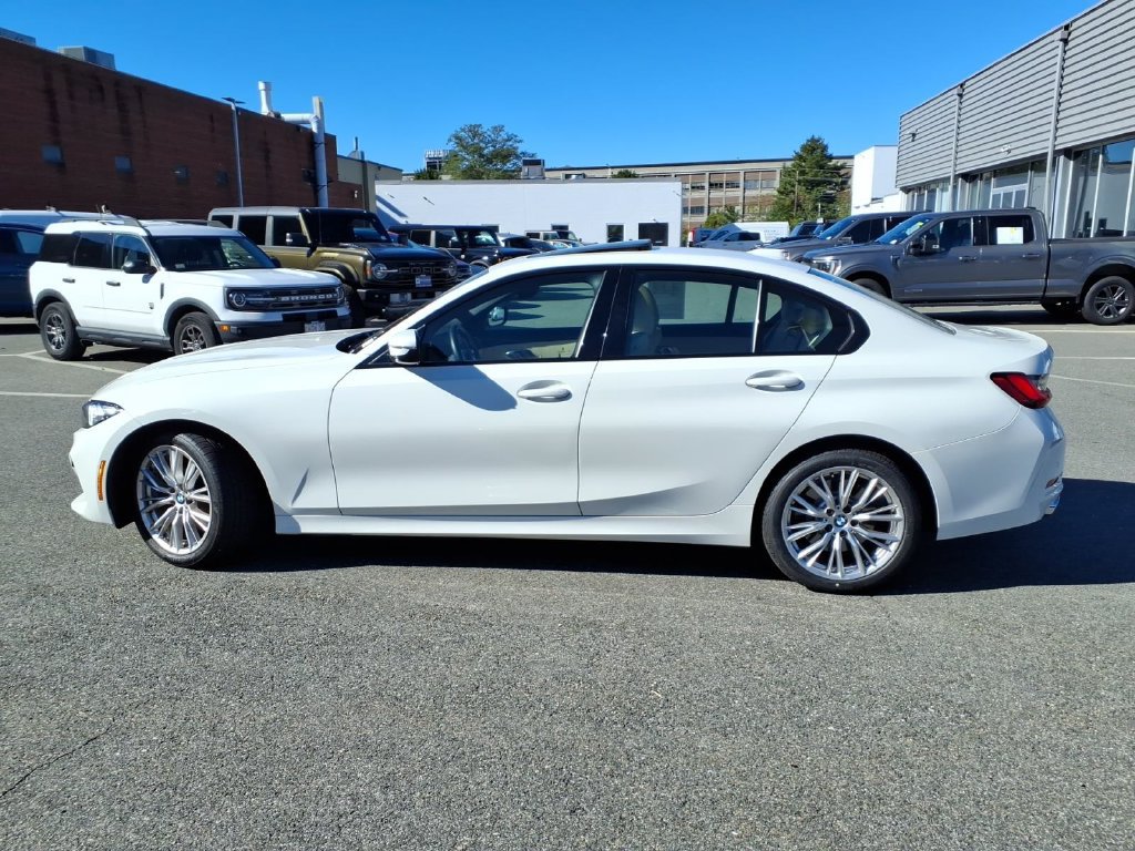 Used 2023 BMW 330i xDrive Sedan w/ Driving Assistance Package AWD/4WD image 9