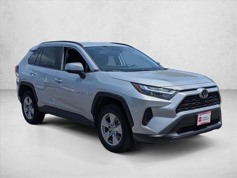 Used 2025 Toyota RAV4 XLE AWD/4WD image 3