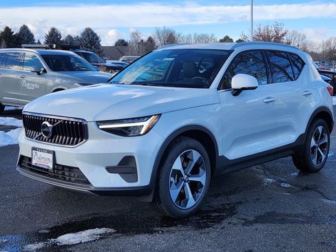 New 2025 Volvo XC40 B5 Core w/ Protection Package Premier image 4