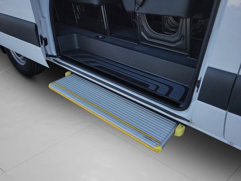 Used 2025 Mercedes-Benz Sprinter 2500 image 36