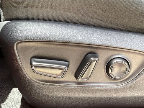 Used 2019 Toyota RAV4 XLE w/ Convenience Package FWD image 32