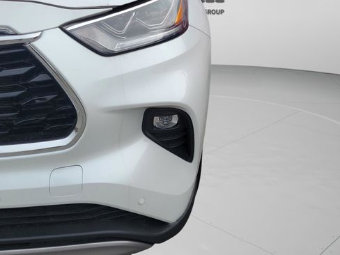 Used 2024 Toyota Highlander Platinum image 12