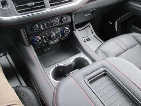 Used 2024 Chevrolet Suburban RST w/ Luxury Package image 20