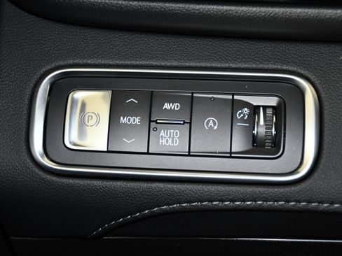 Used 2025 Buick Enclave Preferred AWD/4WD image 35