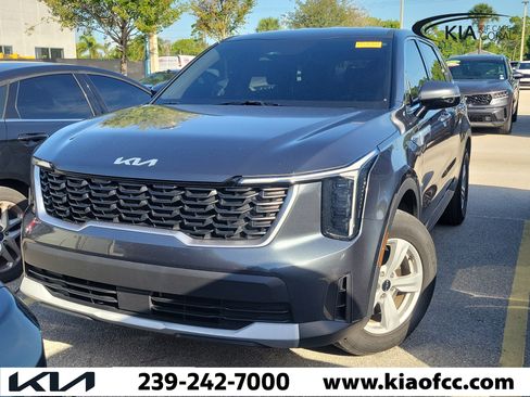Used 2025 Kia Sorento LX FWD image 3
