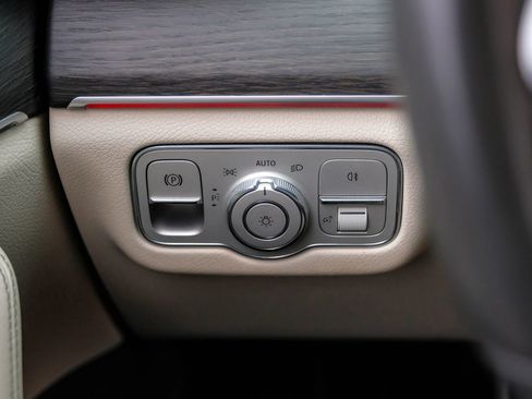 Used 2020 Mercedes-Benz GLS 450 4MATIC image 32