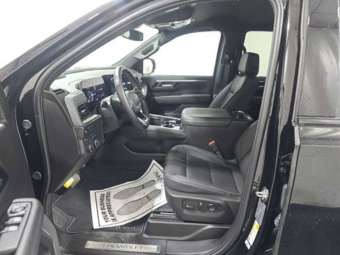 Used 2025 Chevrolet Tahoe RST AWD/4WD image 2
