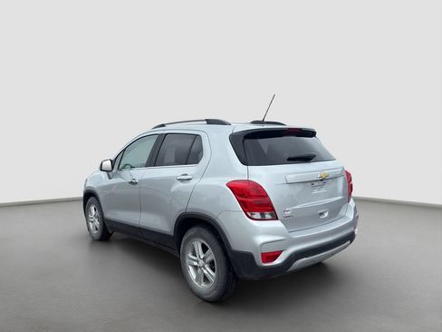 Used 2019 Chevrolet Trax LT w/ LT Convenience Package FWD image 4